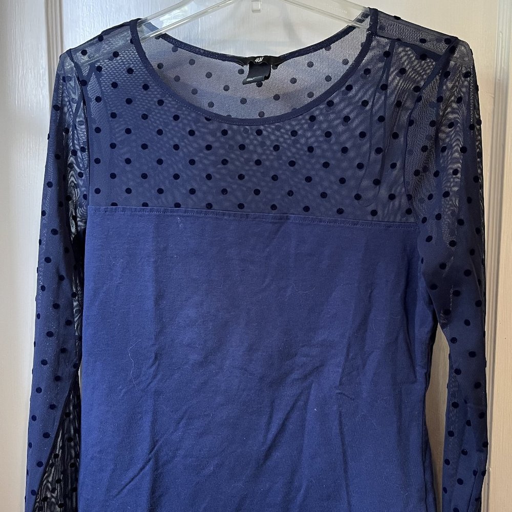 LADIES H&M BLUE SHEER WITH POLKA DOTS ON ARMS AND NECK BLOUSE/TOP - SIZE L